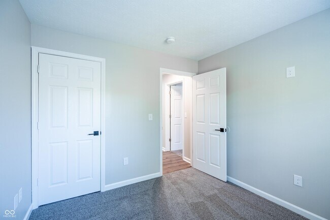 Building Photo - 1360 S Talbott St