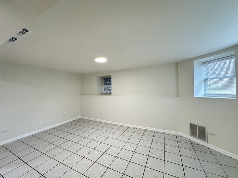 Building Photo - 5808 N Broadway St