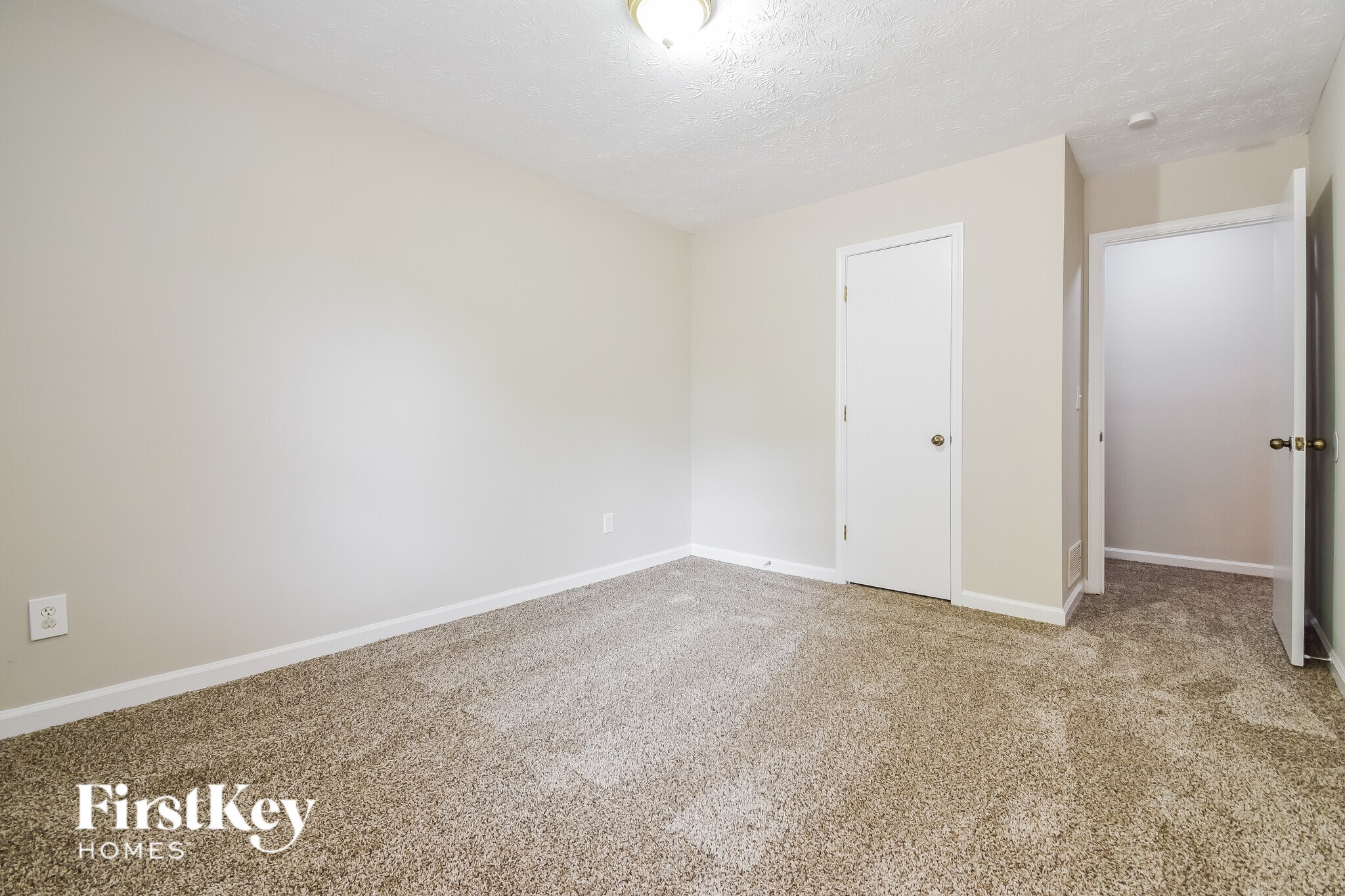 Building Photo - 1930 Fernwood Dr