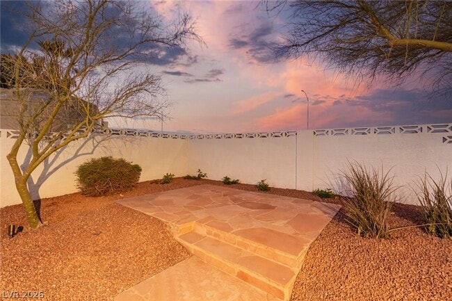 Building Photo - 4785 N Grand Canyon Dr