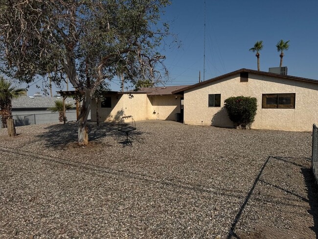Building Photo - Centrally Located Home with Newer Energy E...