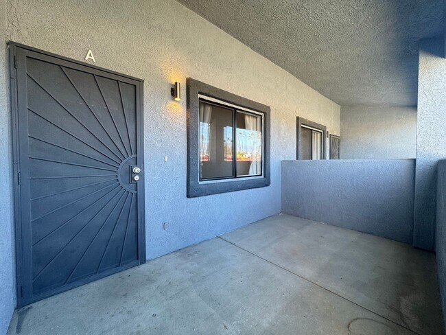 Building Photo - COMING SOON!!! Lovely 3 Bedroom / 2 Bath Apartment in Cathedral City!