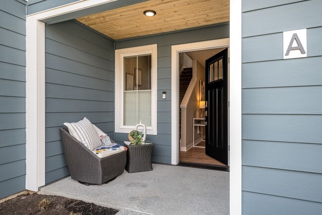 Building Photo - 4 Bed | 3.5 Bathroom | 1840 Sq Ft | $3,400