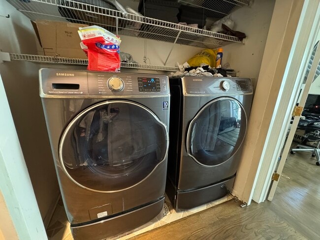 Building Photo - 1413 S Prairie Ave