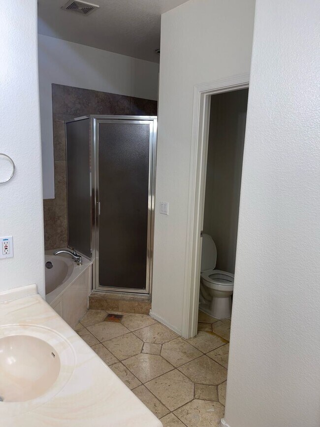 Building Photo - 5400 S Hardy Dr