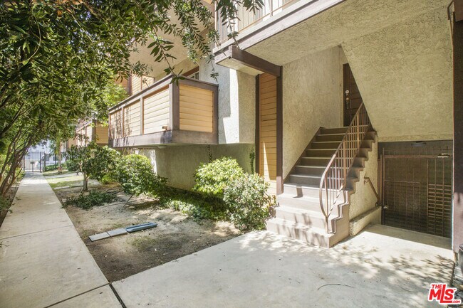 Building Photo - 5534 Sylmar Ave