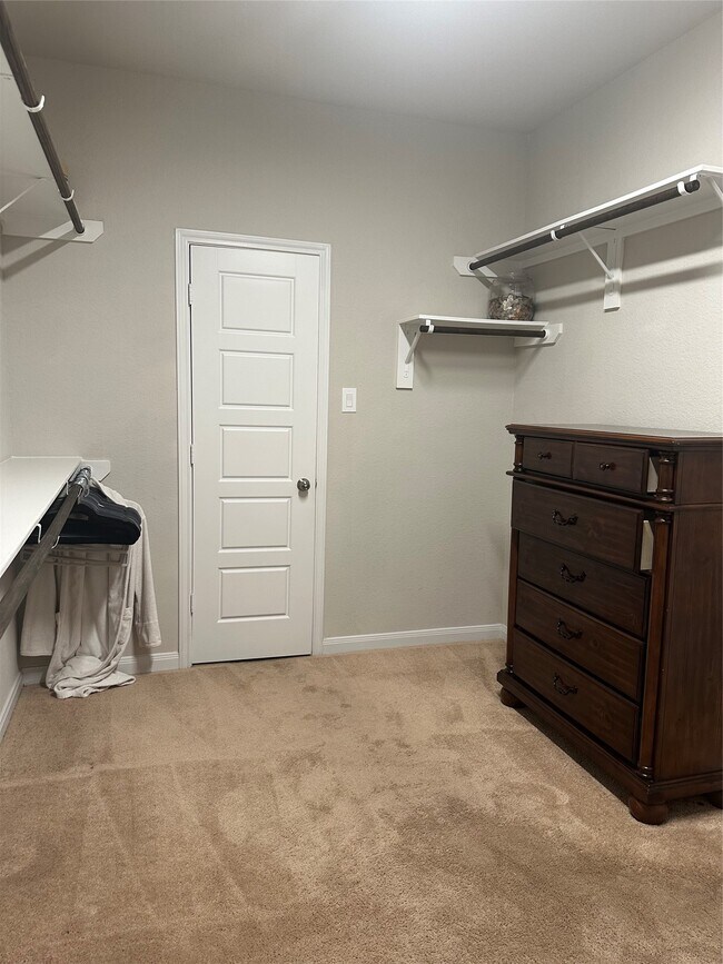 Building Photo - 1617 Darwin Cedar Dr