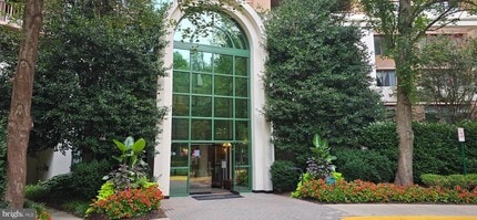 Building Photo - 10101 Grosvenor Pl
