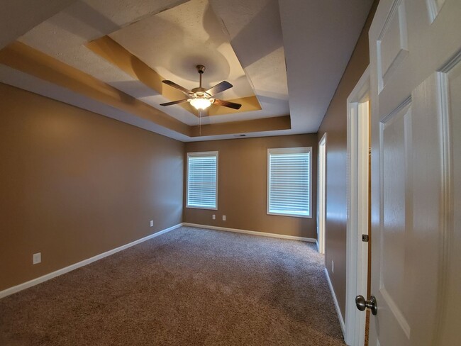 Building Photo - $250 OFF Move-In Rents Special!