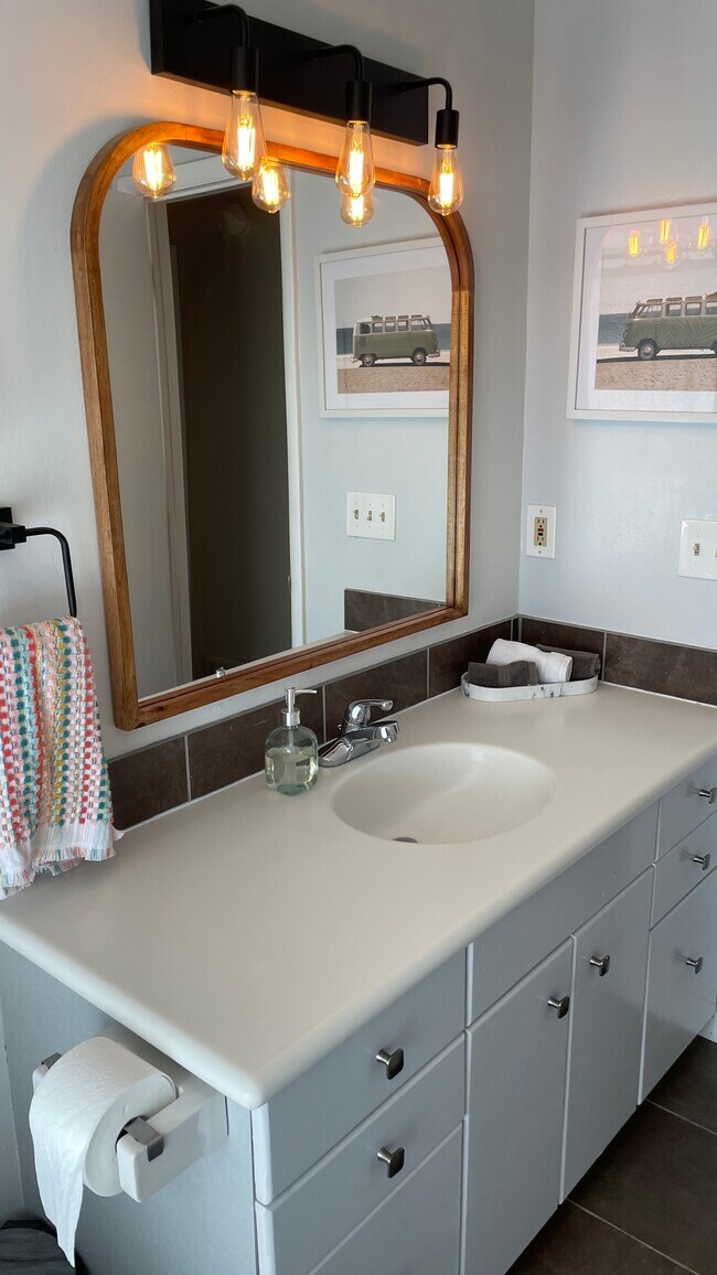 Building Photo - 2871 Loma Pl