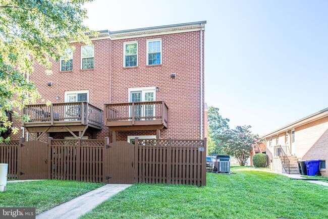 Building Photo - 1706 S Edgewood St