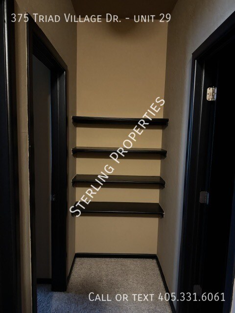 Building Photo - 375 Triad Village Dr