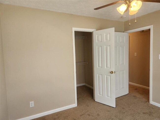 Building Photo - 812 Joan Ln