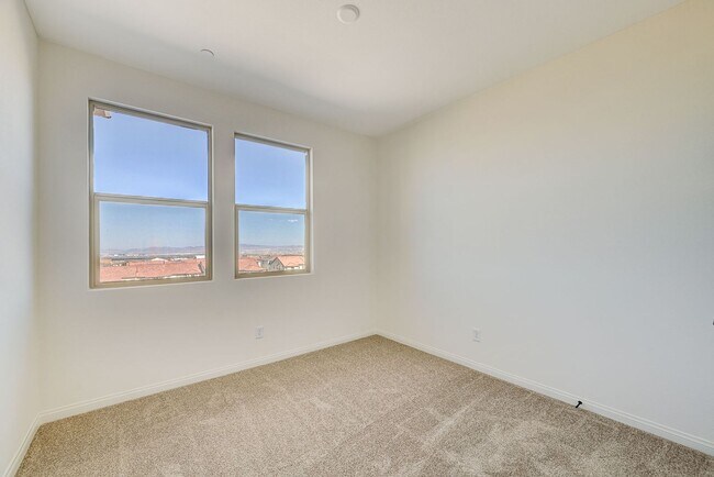 Building Photo - Stunning Summerlin townhome! 2 car garage!