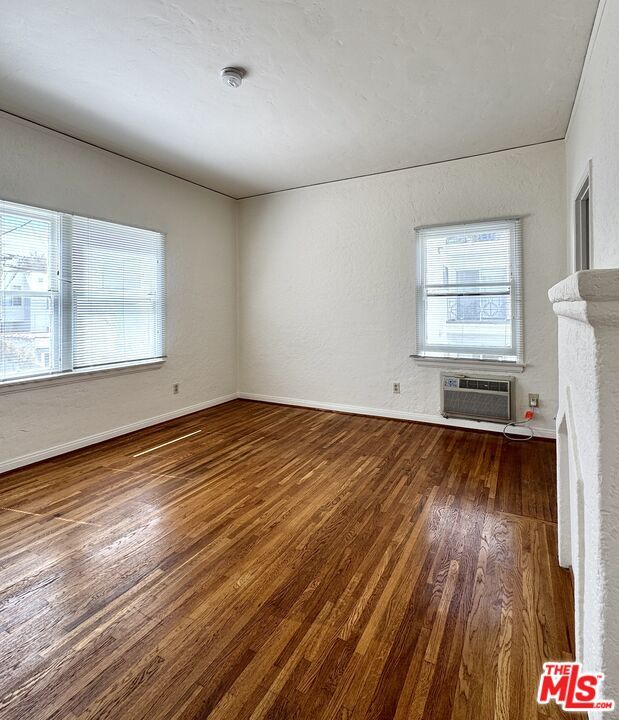 Building Photo - 121 N Swall Dr