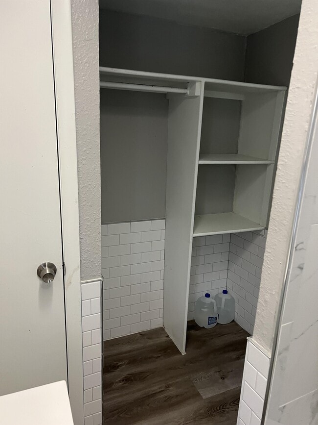 Building Photo - 4207 N Beaver Ave