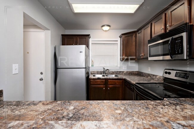 Building Photo - Charming 2 Bedroom/2 Bathroom Condo in Dap...