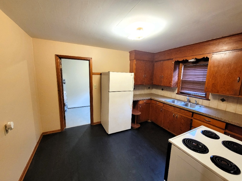 Building Photo - 1112 N Woodrow Ave