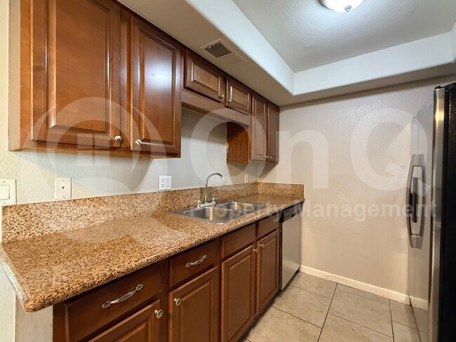 Building Photo - 3119 W Cochise Dr