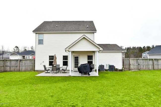 Building Photo - 307 First Post Rd