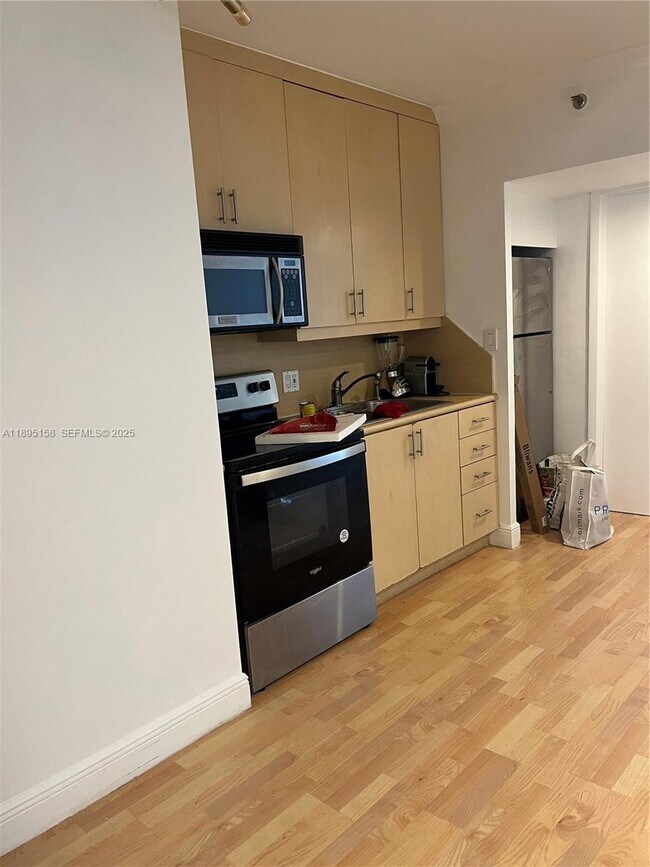 Building Photo - 100 Lincoln Rd