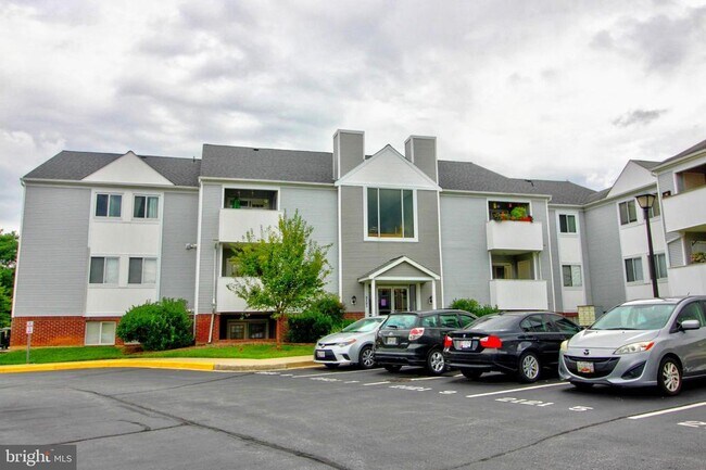 Building Photo - 2121 Wainwright Ct