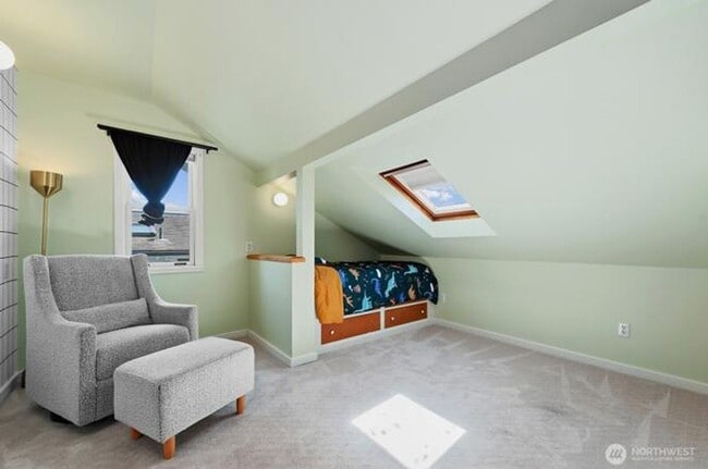 Building Photo - Spacious Ravenna Craftsman!