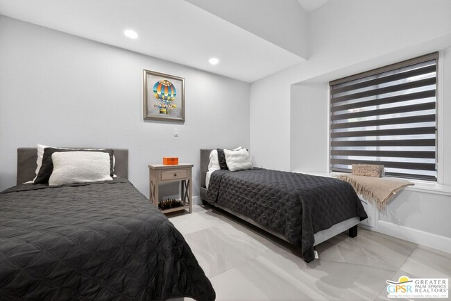 Building Photo - 196 Kavenish Dr