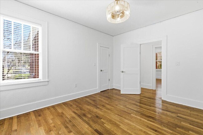 Building Photo - Move-In Ready 3BR/1.5BA Home with Private Backyard