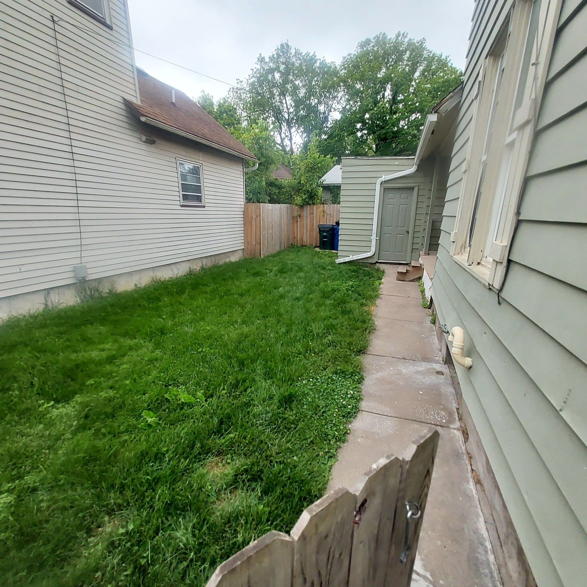 Building Photo - 706 Cedar St