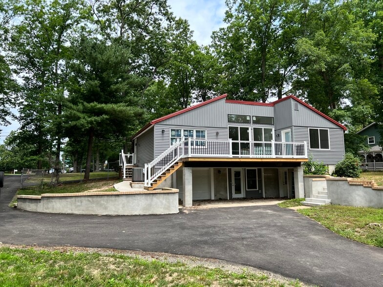 Building Photo - 3759 Brookhaven Dr