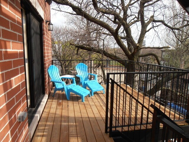 Back Deck - 3247 N Clifton Ave