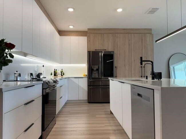 Building Photo - 33412 Country House Dr