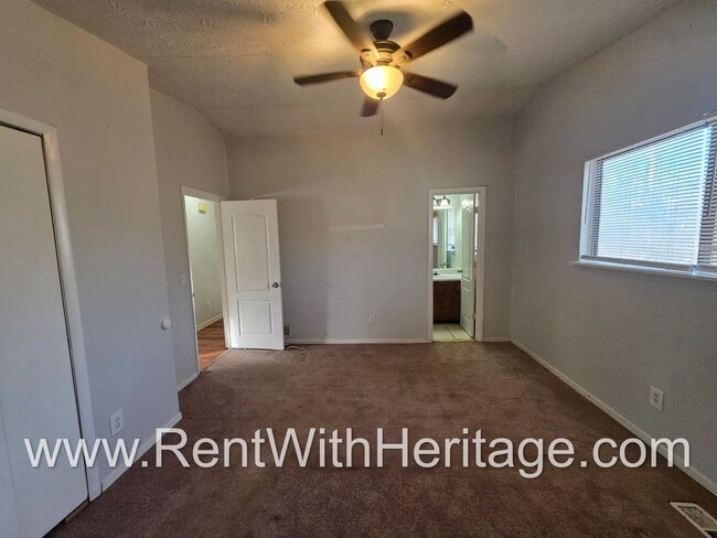 Building Photo - Amazing 3 Bedroom/ 2 Bath Home / Spacious Livingroom /  Flex Room / 1/2 Acre / Fenced Yard / Grea...