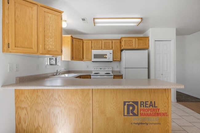 Building Photo - 4330 Henderson Ln