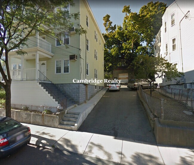Building Photo - 94 Heath St
