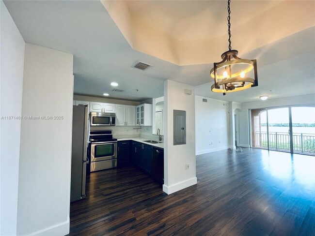 Building Photo - 6560 NW 114th Ave