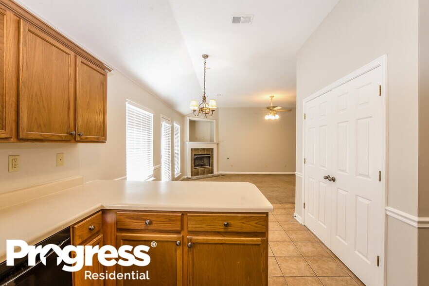 Building Photo - 40 Spring Valley Dr