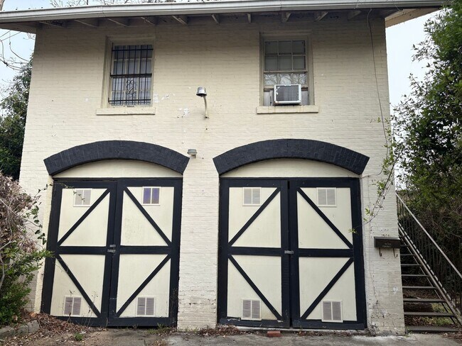 Building Photo - 2585 Napier Ave