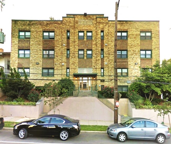 Building Photo - 2615 4th St NE