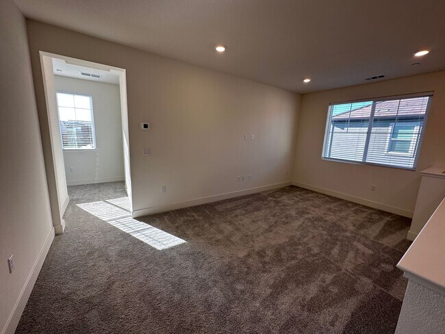 Building Photo - 2056 Marina Dr
