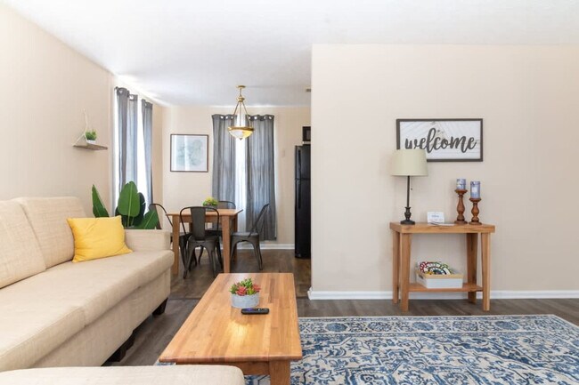 Building Photo - 3912 Crestview Dr