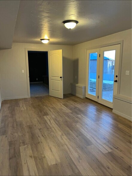 Building Photo - 335 Chokecherry Cir