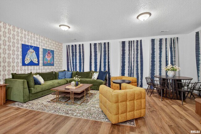 Building Photo - 4833 Lauren Ln