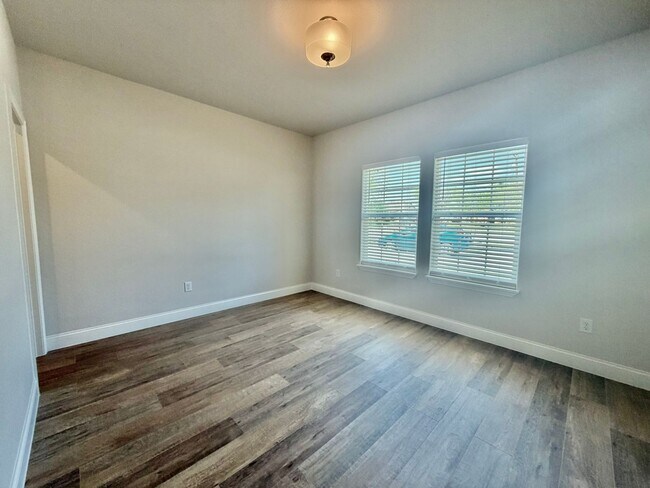 Building Photo - Brand New Showstopper!