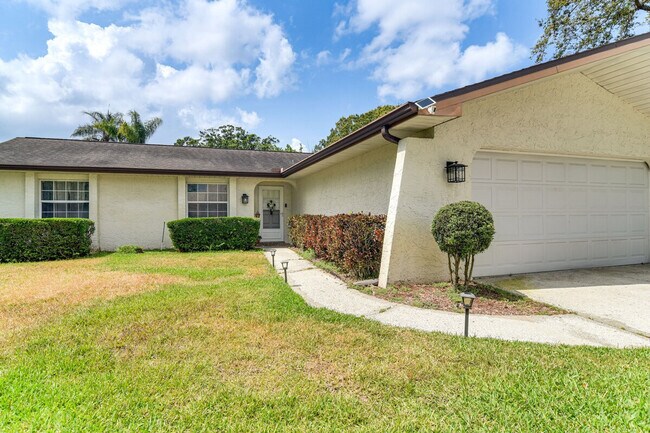 Building Photo - 2843 Meadow Wood Dr