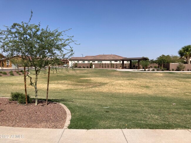 Building Photo - 9323 W Glenrosa Ave