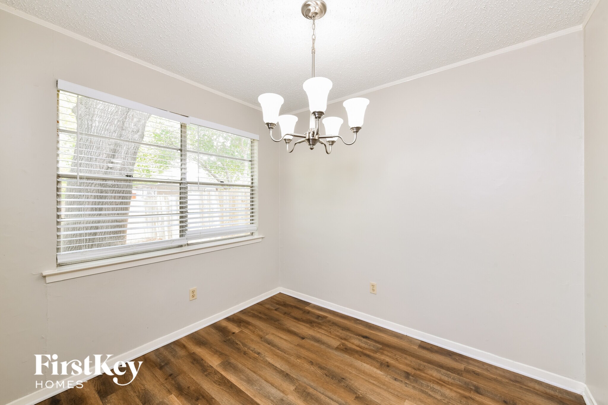 Building Photo - 612 Mesa Dr