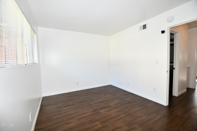 Building Photo - 2604 Sextant Ave