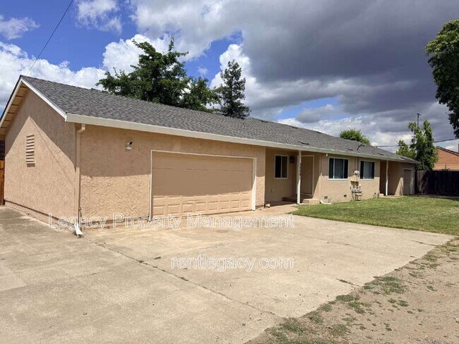 Building Photo - 3805 32nd Ave